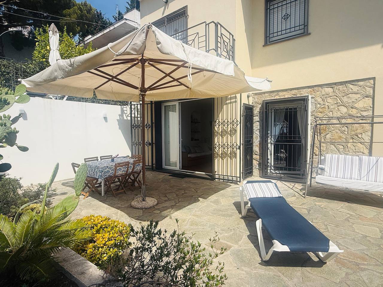Villa Fronte Mare Con Terrazza in Andora, Riviera di Ponente