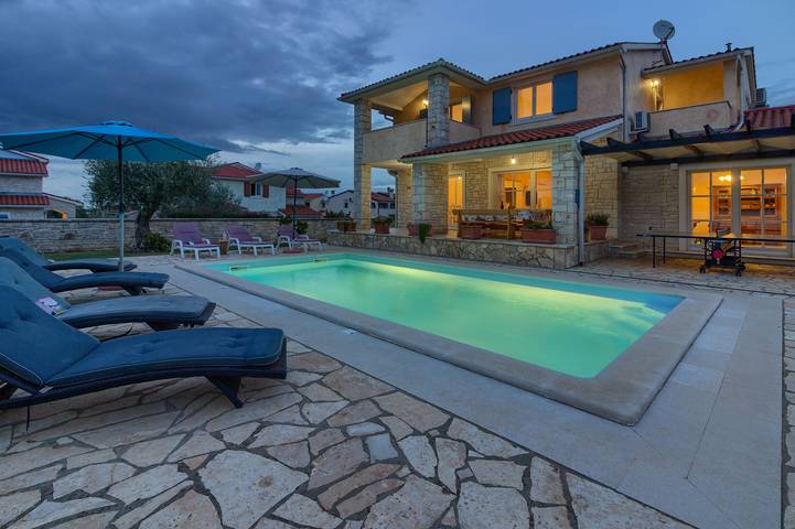Villa für 9 Personen, mit Pool und Garten in Kroatien - 4