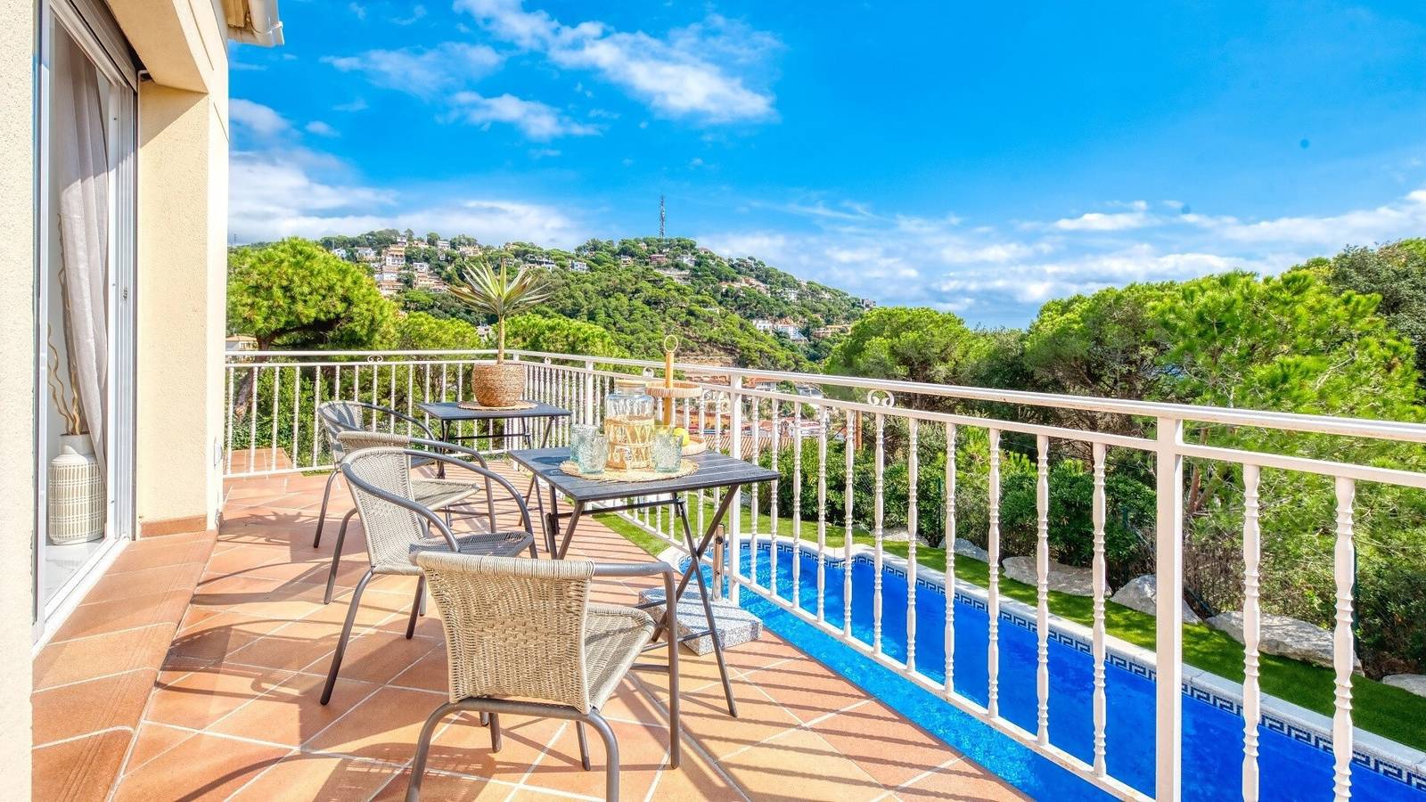 Villa 'Costacabana - La Luna' mit Meerblick, Privatem Pool und Wi-Fi in Roca Grossa, Lloret de Mar