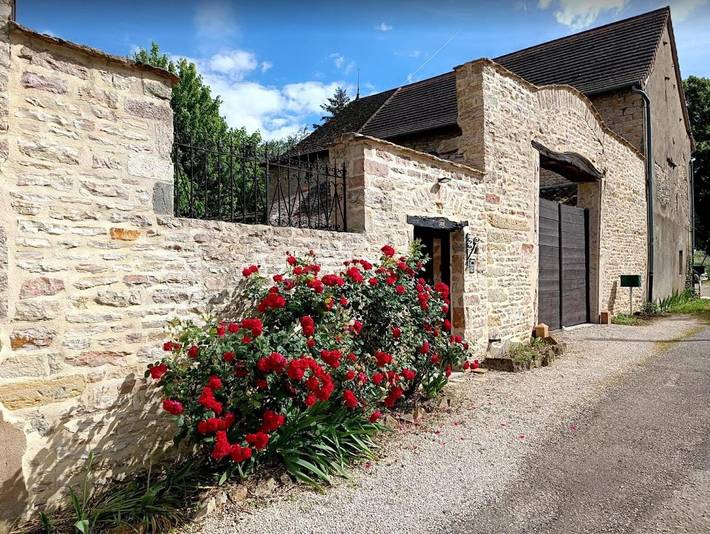 Location de vacances pour 2 personnes, avec vue et jardin à Boyer - 3