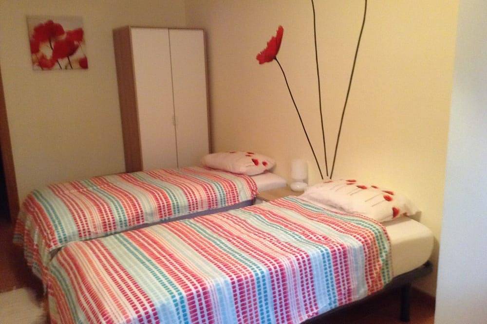 Costa Del Sol. Beautiful four bedroom villa with stunning views and private pool in Coín, Málaga Province