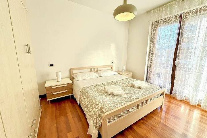 Appartement entier, 2 steps from the sea with terrace, double air conditioner - sleeps 4 in Le Naiadi (Pescara), Pescara