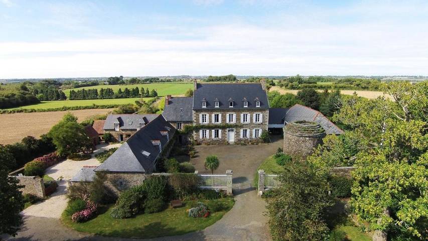 Gîte pour 4 personnes, avec Terrasse ainsi que Jardin et Vue à Hengoat