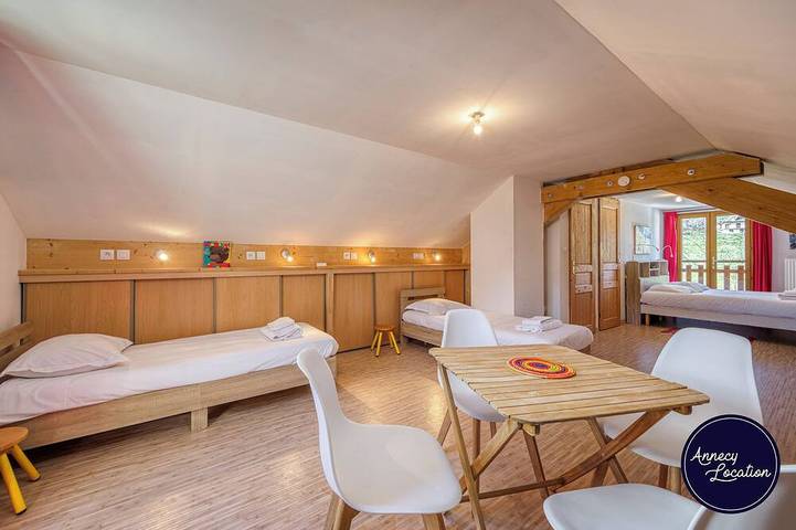 Ganze Wohnung, Just 2 km from Lake Annecy and the lovely village of Menthon-Saint-Bernard, L’Écrin de Bluffy welcomes you to a peaceful setting between lake and mountains. in Menthon-Saint-Bernard, Annecy und Umgebung
