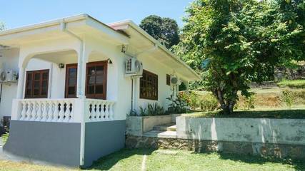 Gîte pour 2 personnes, avec terrasse et jardin dans Takamaka