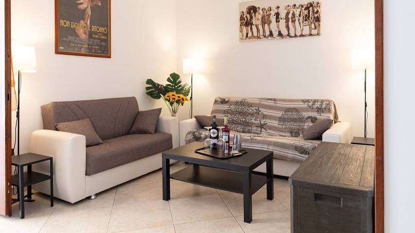 Villa per 6 persone, con balcone e giardino a Marina di Mancaversa