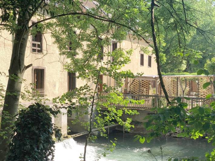 Gîte pour 6 personnes, avec vue ainsi que jardin et piscine, animaux acceptés à Sainte-Maure