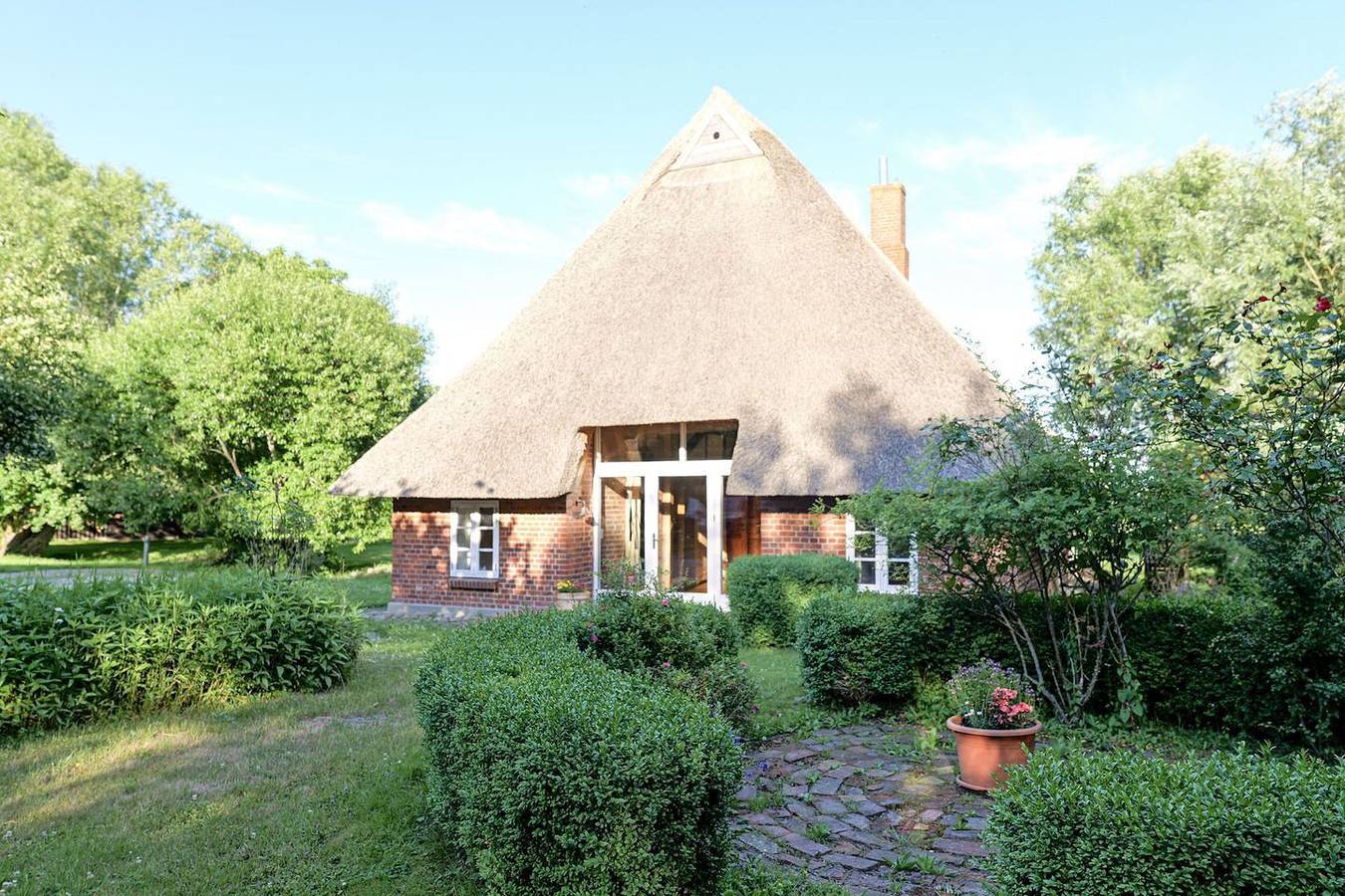 Romantisches Cottage unter Reet inmitten der Natur in Behrensdorf, Südliche Ostseeküste