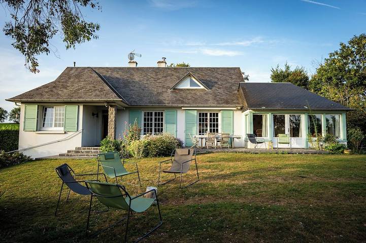 Location de vacances pour 10 personnes, avec Terrasse et Jardin dans Orval-sur-Sienne