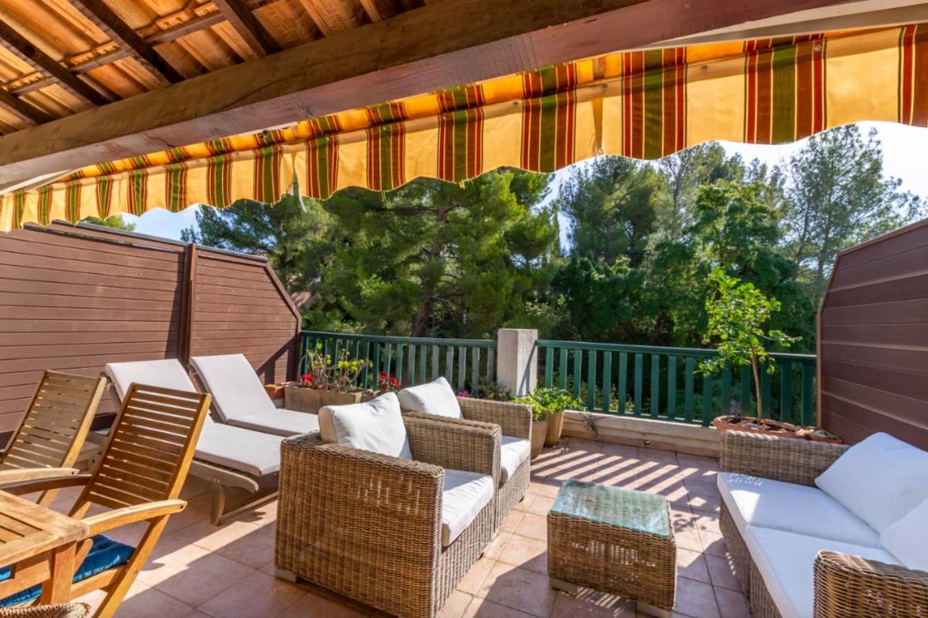 Appartement entier, Superbe appt avec terrasse et piscine privée in Bandol, Région de Toulon