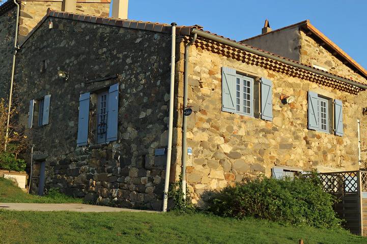 Gîte pour 4 personnes, avec terrasse et jardin à Saint-Barthélemy-le-Plain