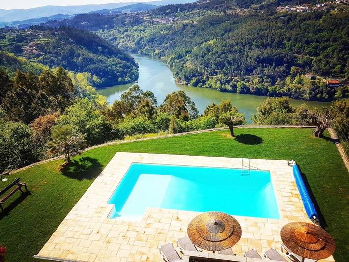 Casa de férias para 10 pessoas, com piscina e jardim e ainda vista and piscina infantil, com animais de estimação em Cinfães