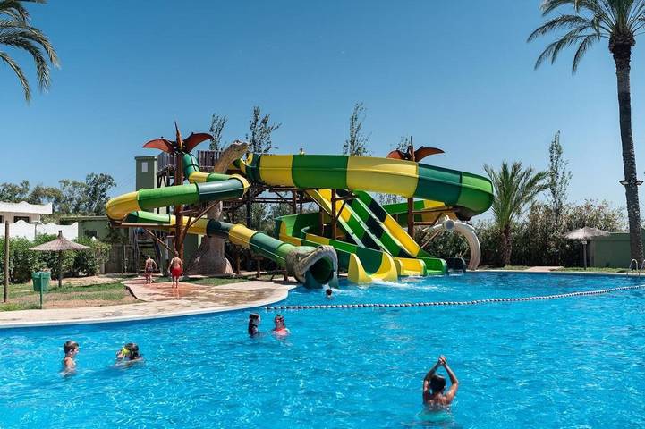 Camping pour 4 personnes, avec Terrasse et Jardin ainsi que Piscine et Vue