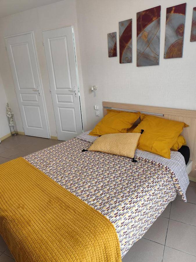 Gîte pour 3 personnes, avec piscine et terrasse à Saint-Seurin-de-Cursac