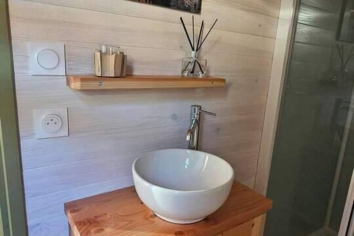 Gîte pour 2 personnes, avec balcon ainsi que piscine et jacuzzi à Baron - 3