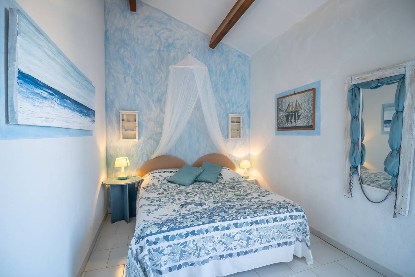 Apartamento entero, Apartamento 'Sull'acqua' con vistas al mar, terraza privada y balcón in Sant Ambroggio, Lumio