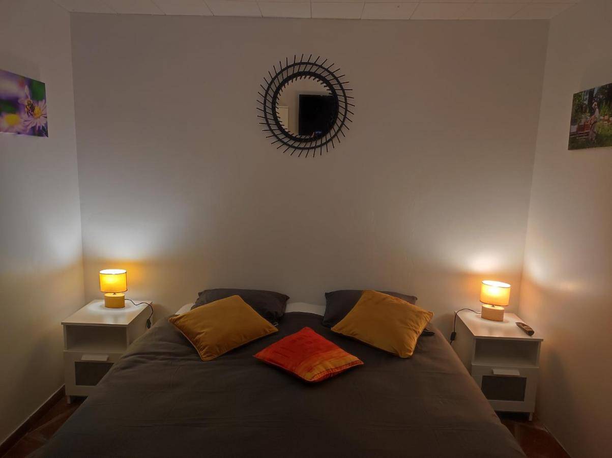 Double or Twin Room with Private Bathroom in Saulzoir, Département Nord