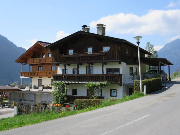 Ferienwohnung für 10 Personen, mit Balkon und Terrasse sowie Garten und Ausblick