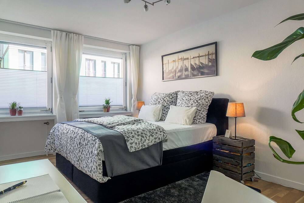 Entire apartment, Modern university/business apartment near Hbf & Stadthalle in Wuppertal, Bergisch region