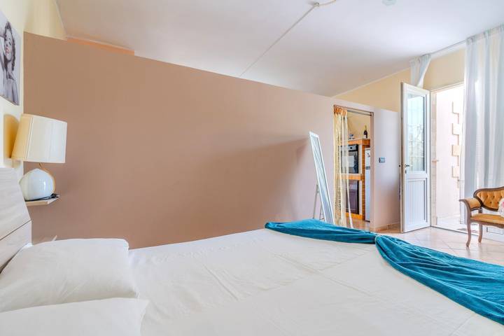 Appartamento intero, Appartamento 'Casula Salento' con giardino privato, Wi-Fi e aria condizionata in Matino, Golfo di Taranto