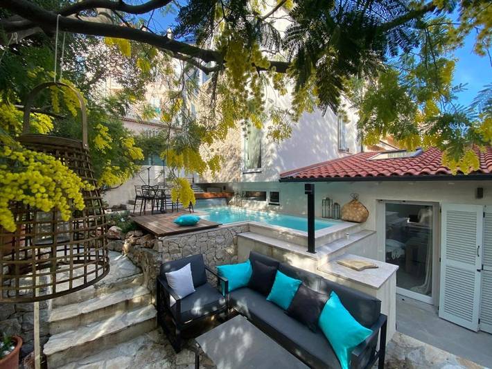 Villa für 5 Personen, mit Terrasse und Whirlpool sowie Garten und Pool