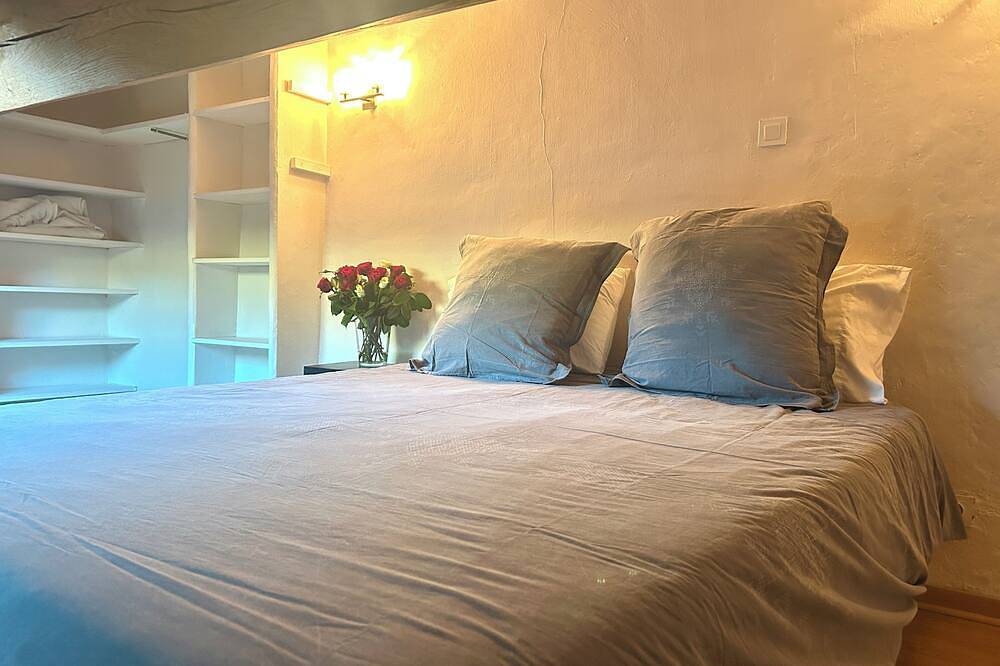 Charming village house near Aix-en-Provence in Éguilles, Aix-en-Provence region