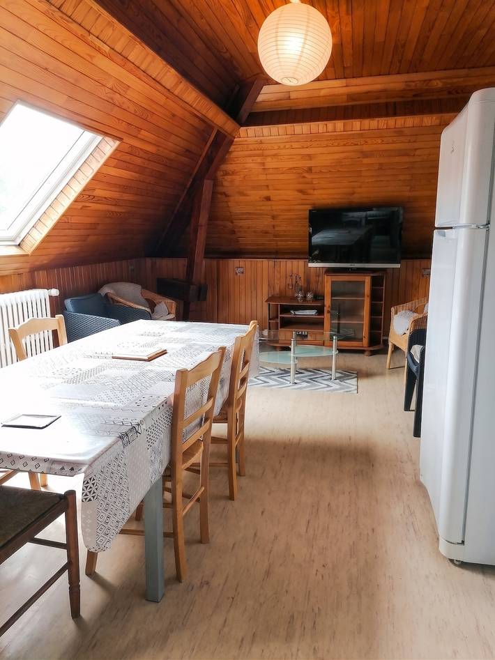 Entire apartment, Family apartment in La Bourboule - 55 m² with TV in bedroom in La Bourboule, Volcans d'Auvergne Regional Nature Park