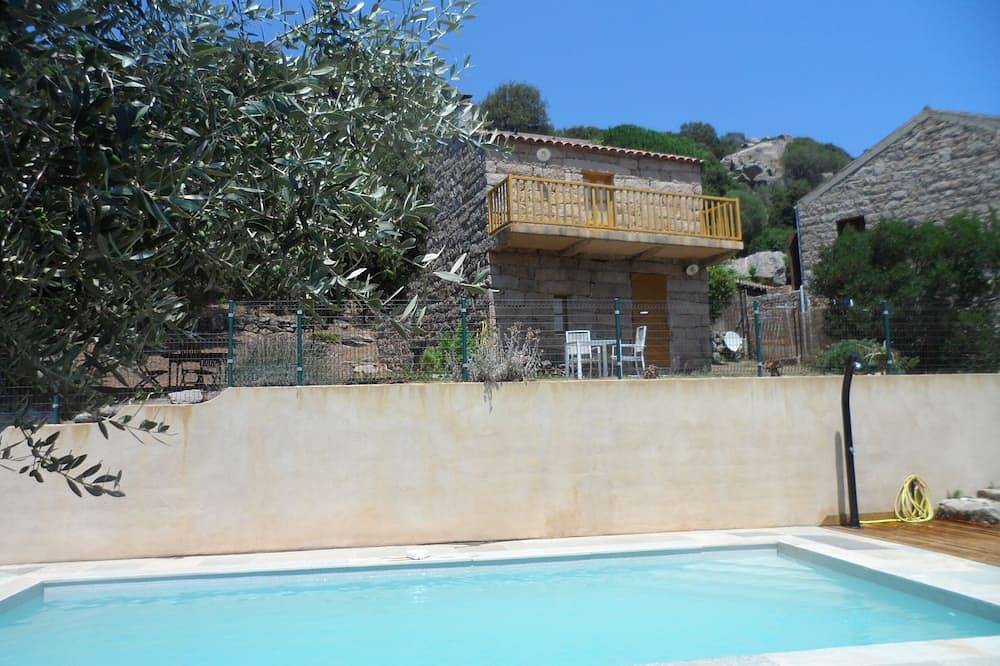 Maison toute de pierres dans le maquis, piscine privée chauffée,wifi in Bonifacio, Arrondissement de Sartène