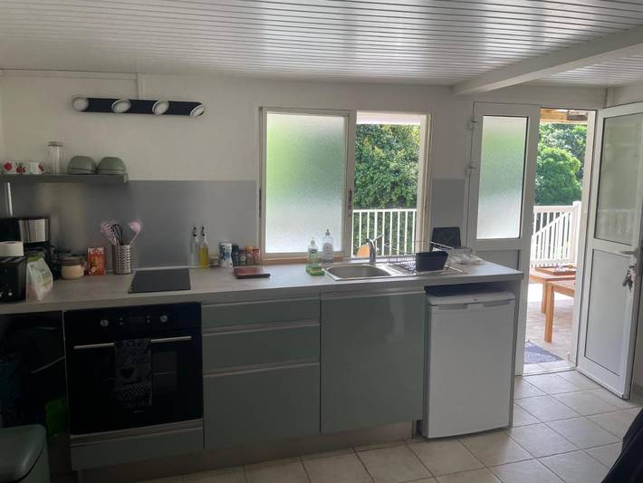 Gîte pour 2 personnes, avec terrasse et vue à Saint-Esprit (homonymie) - 2