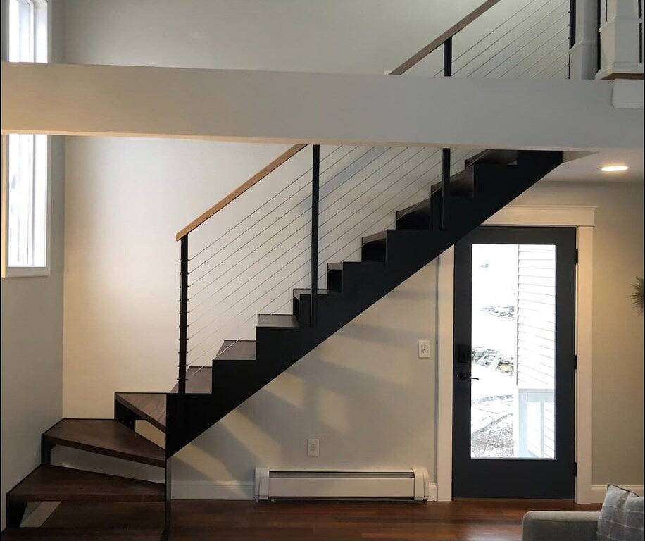 Bright Beach Cottage, renovated 3 bedroom, large private sunny deck!! in Middletown, Newport County