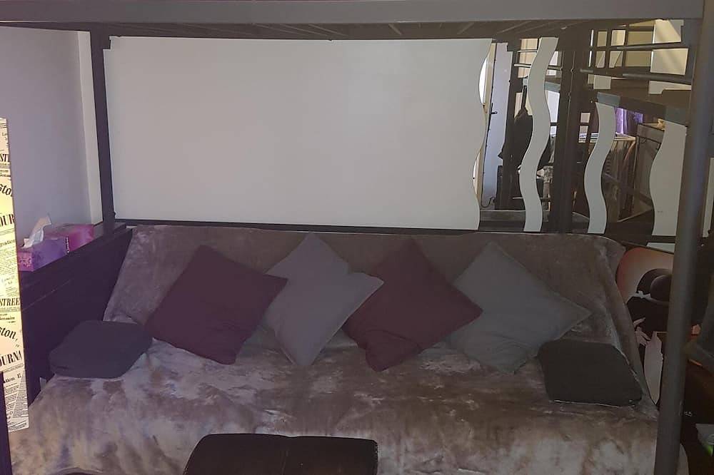 Appartement entier, Studio 23 m2 avec jardin privatif tout équipé in Saint-Michel-sur-Orge, Essonne