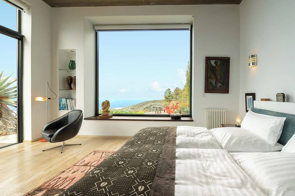 Villa Infinite Place \nmodern Bauhaus design villa with fantastic sea views in El Pino, Puntagorda