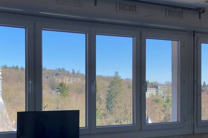 Entire apartment, Studio 29m2 650m from the thermal baths very bright with elevator, private parking in Bagnoles-de-l'Orne, Parc naturel régional Normandie-Maine