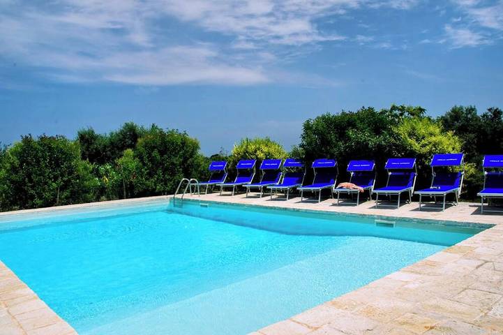 Agriturismo per 11 persone, con giardino e terrazza in Locorotondo