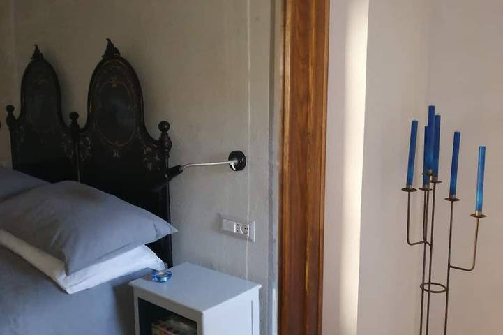 Ibisco di Gautier, suggestiva casetta con giardino privato in borgo medioevale in Castino, Langhe