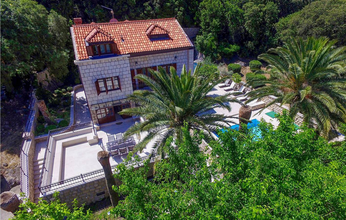 Apartment am Meer mit beheiztem Pool, in der Nähe des Copacabana-Strandes in Mandrač, Grad Dubrovnik