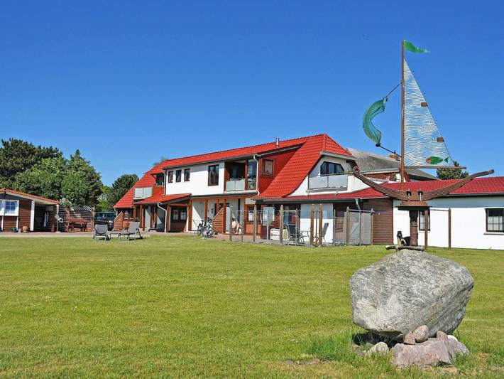 Ferienwohnung für 2 Personen, mit Terrasse und Garten in Lobbe