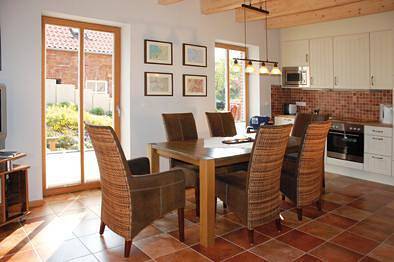 Ferienhaus für 6 Personen, mit Terrasse und Garten in Krummhörn - 4
