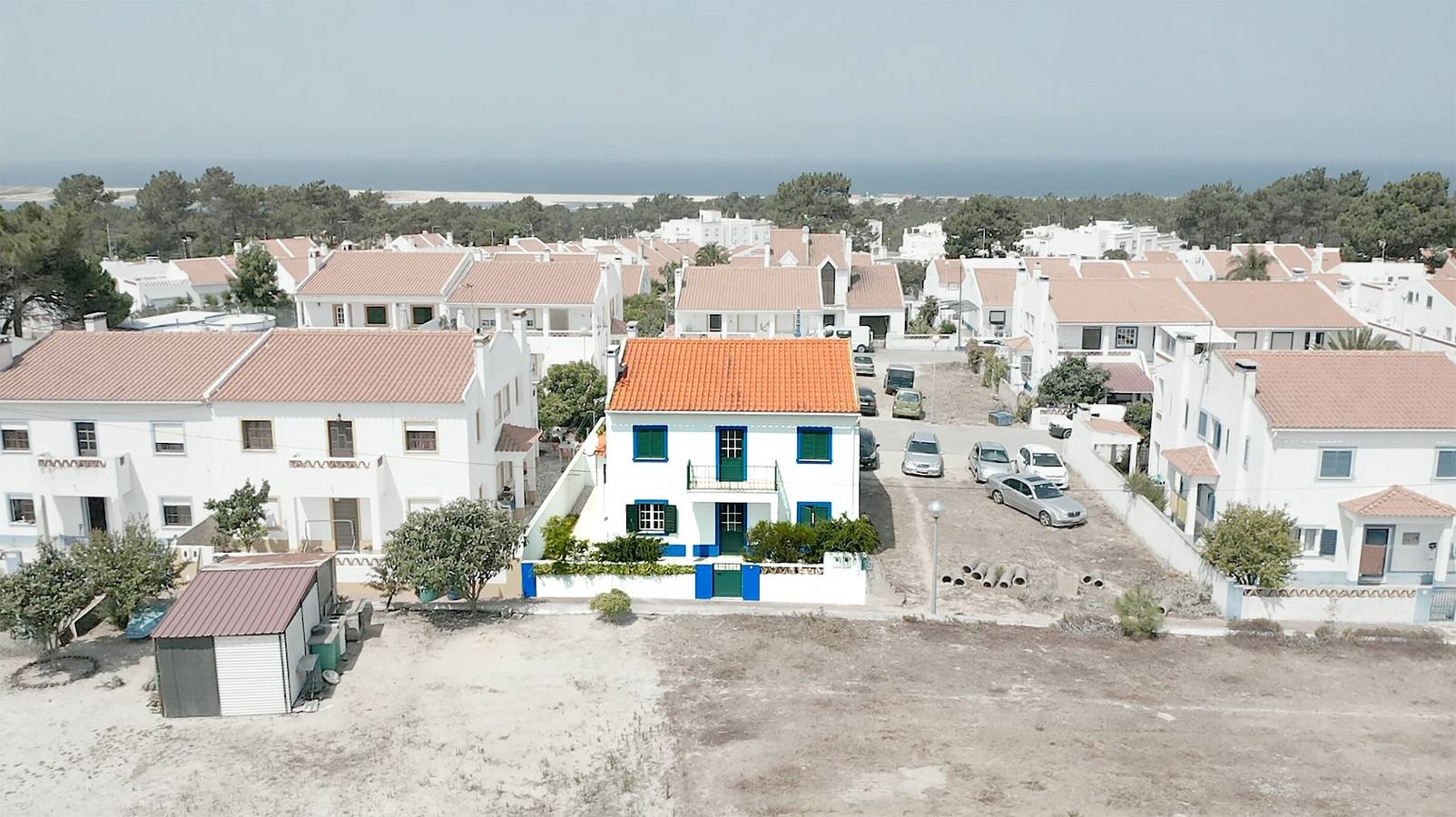Casa de férias "Casa Lagoa Mar" junto à praia e lagoa, com terraço privado e Wi-Fi in Costa Alentejana