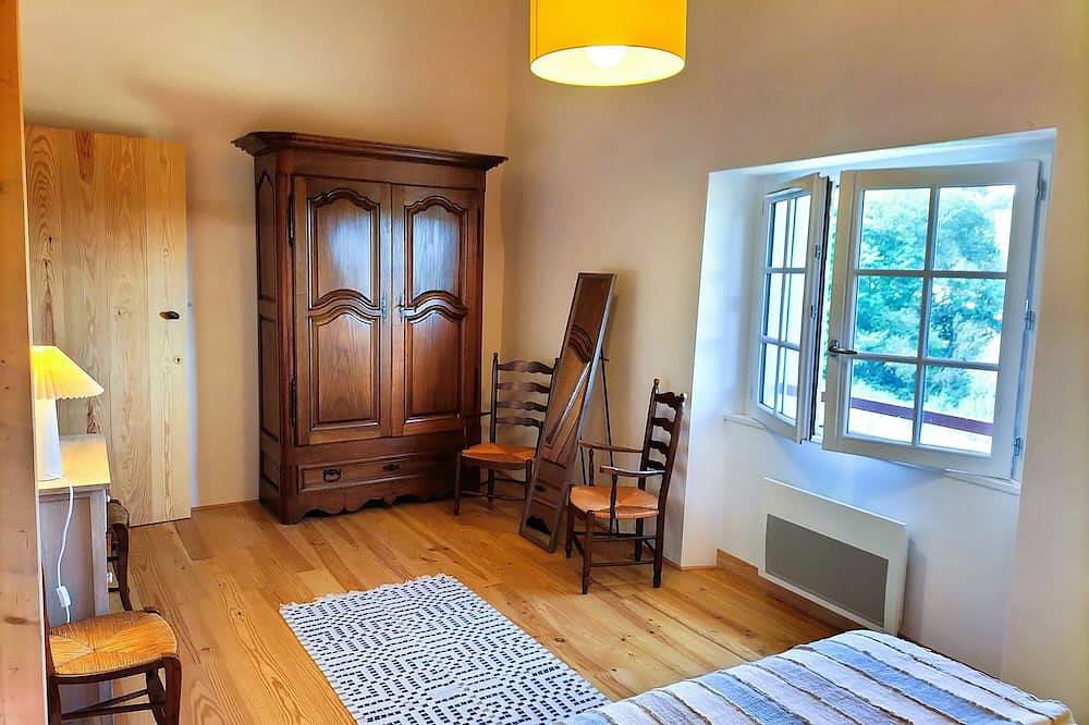 Charming house with swimming pool in the Basque Country in Souraïde, Bayonne region