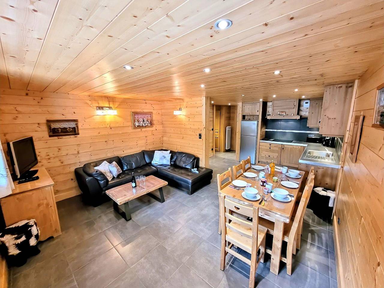 Entire apartment, Spacious T3+cabine in central Les Gets, 7 people, near slopes, comfort in Les Gets, Les Portes du Soleil