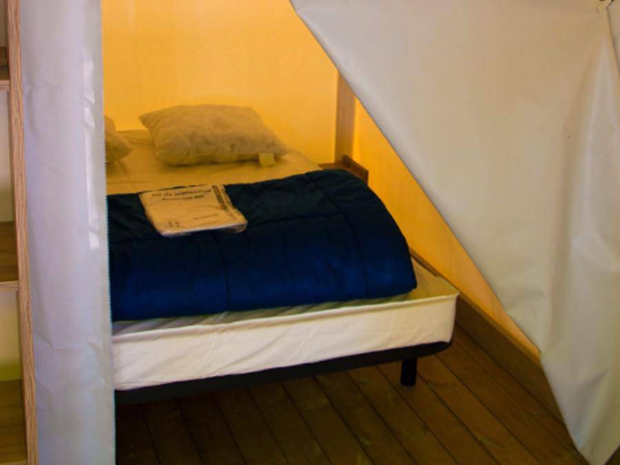 Flower Camping Les Paludiers - Glamping tent 4 persons - Funflower Standard 23m² (2 bedrooms) including 7m² covered terrace in Batz-sur-Mer, Côte d'Amour