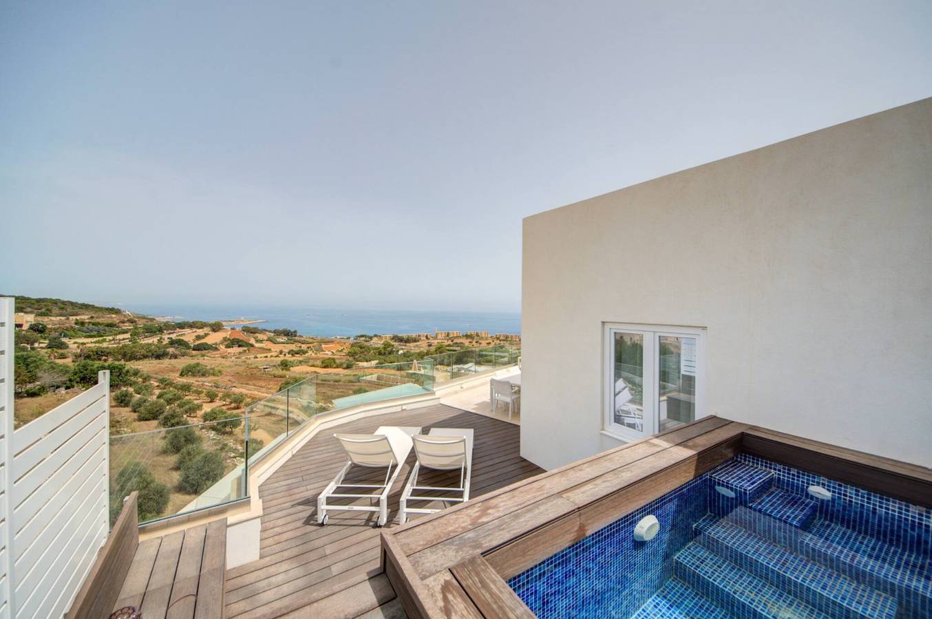 Appartement entier, Penthouse de luxe avec piscine privée et vue sur la mer, pour 6 personnes in Swieqi, Île de Malte