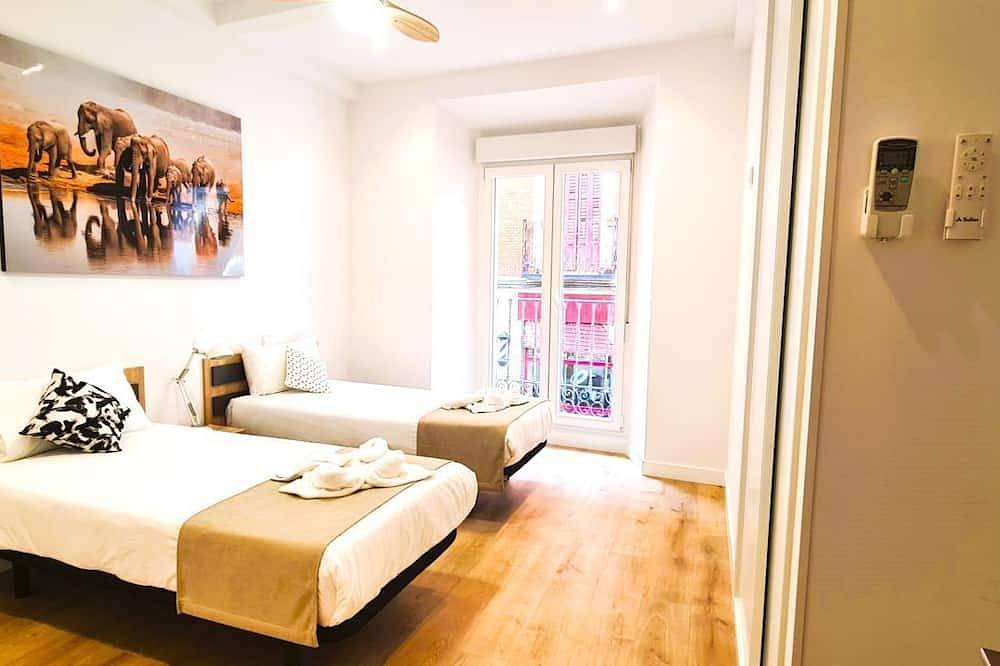Entire apartment, Malasaña Ii Apartment by Oshun in Centro (Madrid), Madrid