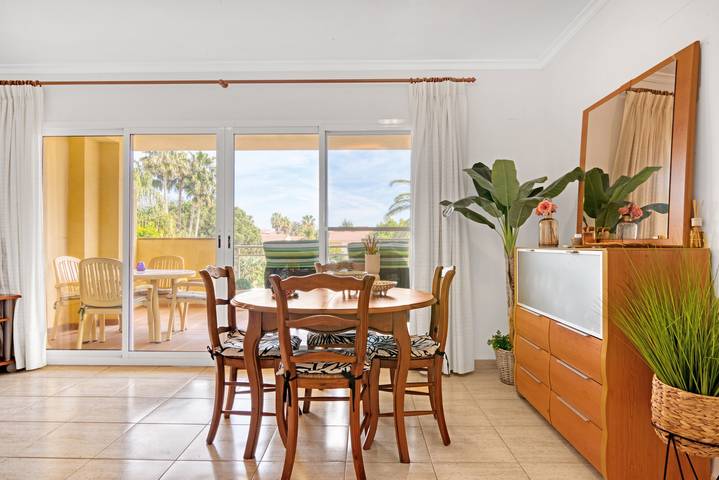 Apartamento entero, Apartamento 'Denia Clemenvilla' con piscina compartida, Wi-Fi y aire acondicionado. in Las Marinas, Dénia