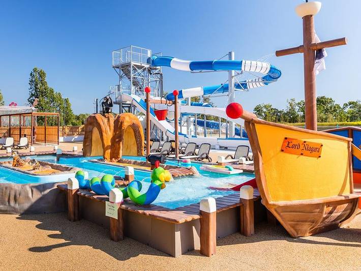 Camping per 6 persone, con Terrazza e Piscina per bambini nonché Sauna in Corsica del Nord