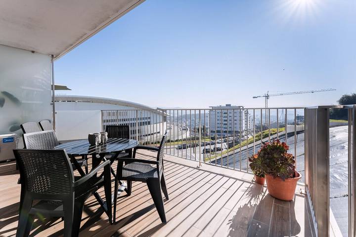 Apartamento estúdio para 2 pessoas, com jardim e piscina e ainda varanda em Campanhã