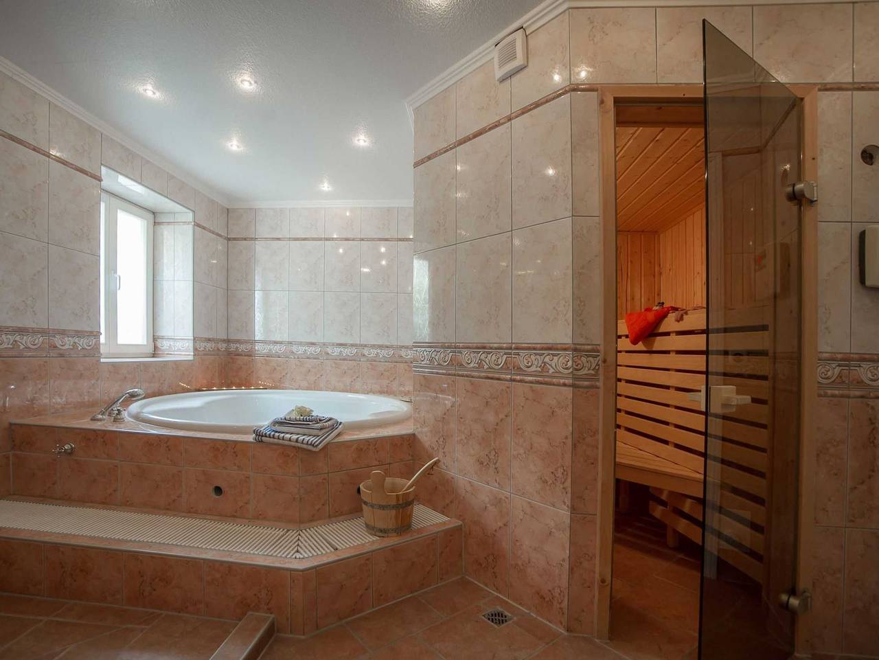Ganze Ferienwohnung, Stadt Residenz We1 / We8 - 2.Reihe - Sauna im Haus - Stadt Residenz 1 in Bansin, Heringsdorf