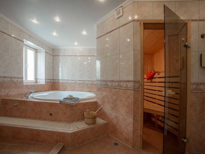 Ferienwohnung für 4 Personen, mit Balkon und Whirlpool sowie Terrasse und Sauna in Bansin