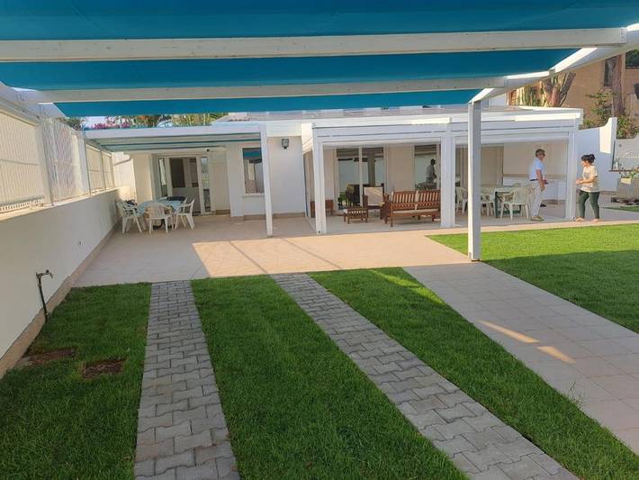 Villa per 6 persone, con Terrazza e Giardino nonché Panorama a Reggio di Calabria
